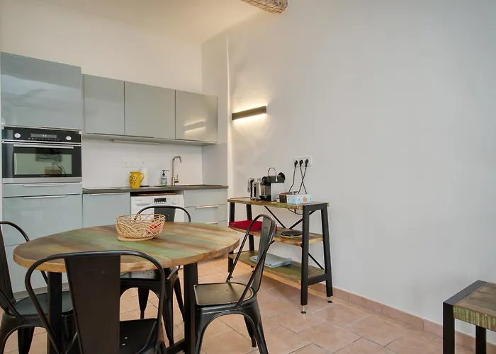 L'atelier Du Portail 9 *